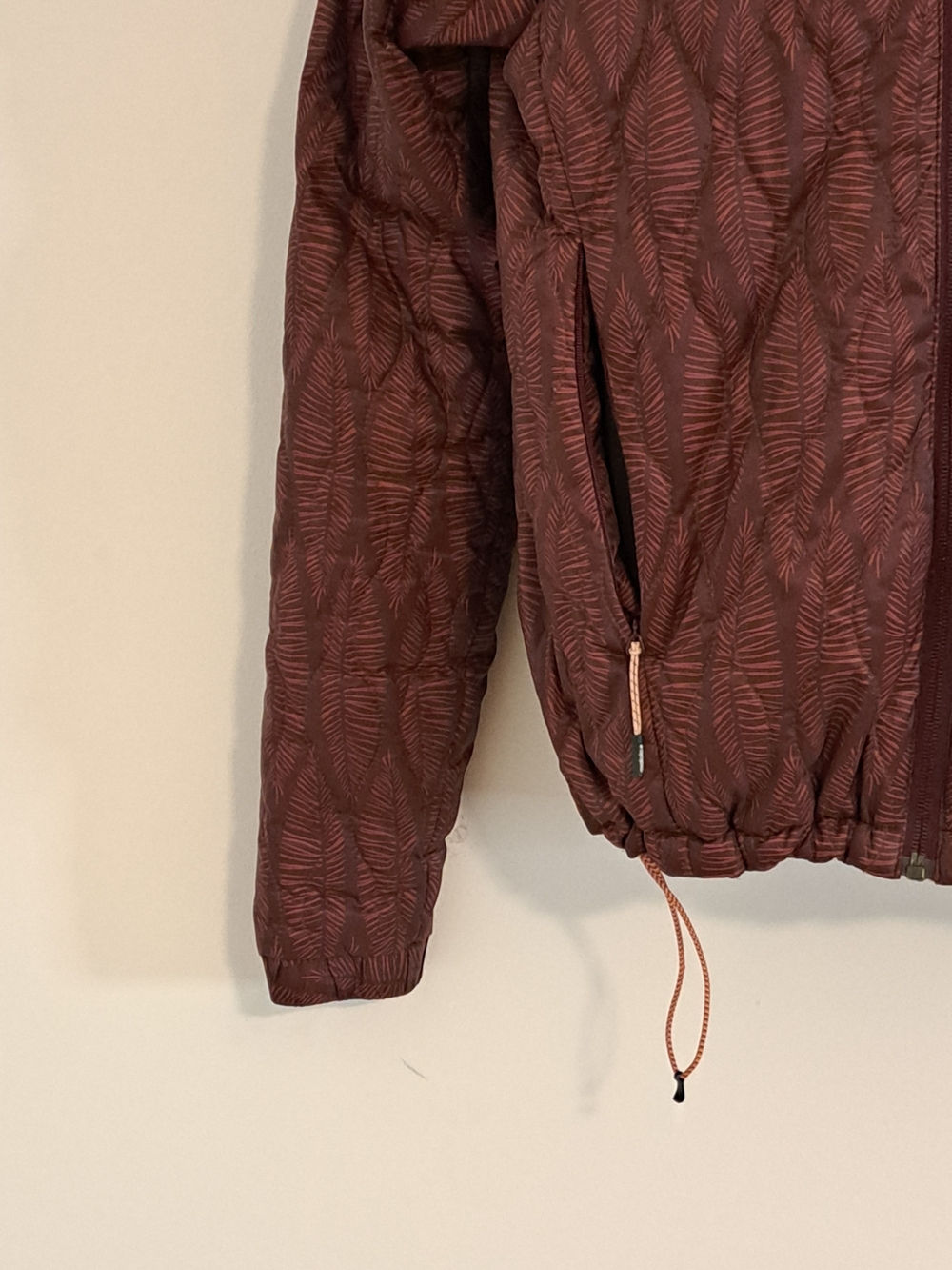 Women's Quilted Hooded Puffer Jacket in Deep Chrysanthenum Size Medium - Picture 8 of 14